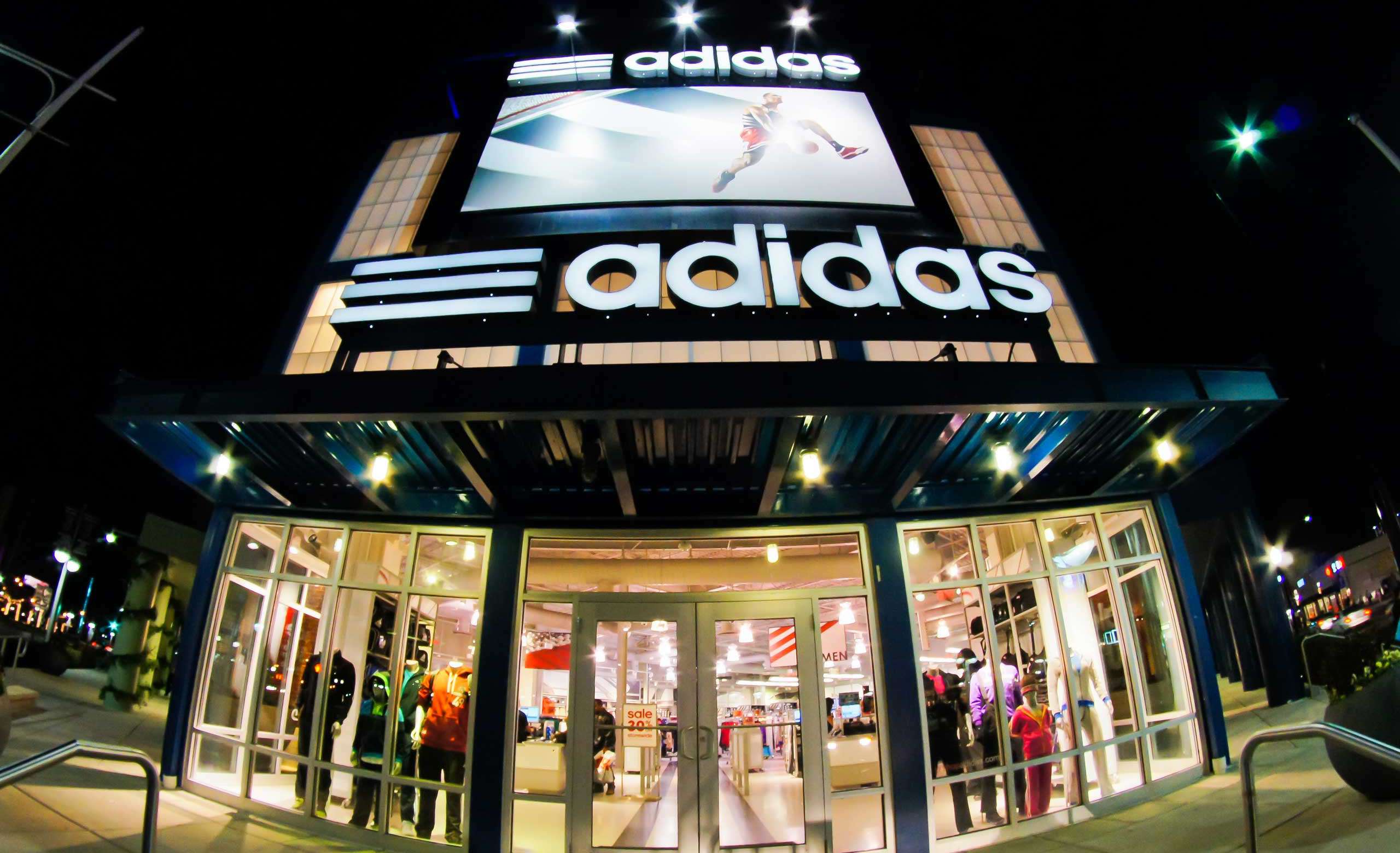 Helping a Sportswear giant become customer-obsessed