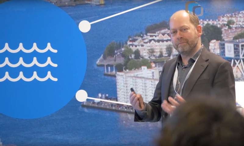 How can design thinking help in the construction sector?
